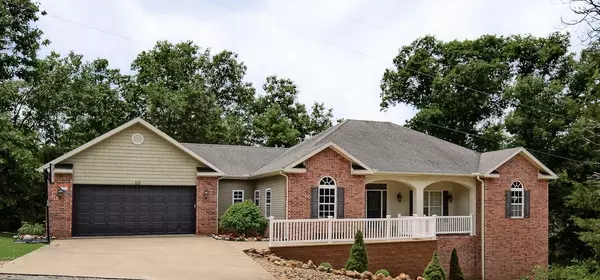 10 Warwick Cir, Bella Vista, AR 72714