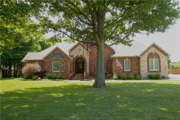 1308 N Dogwood St, Siloam Springs, AR 72761