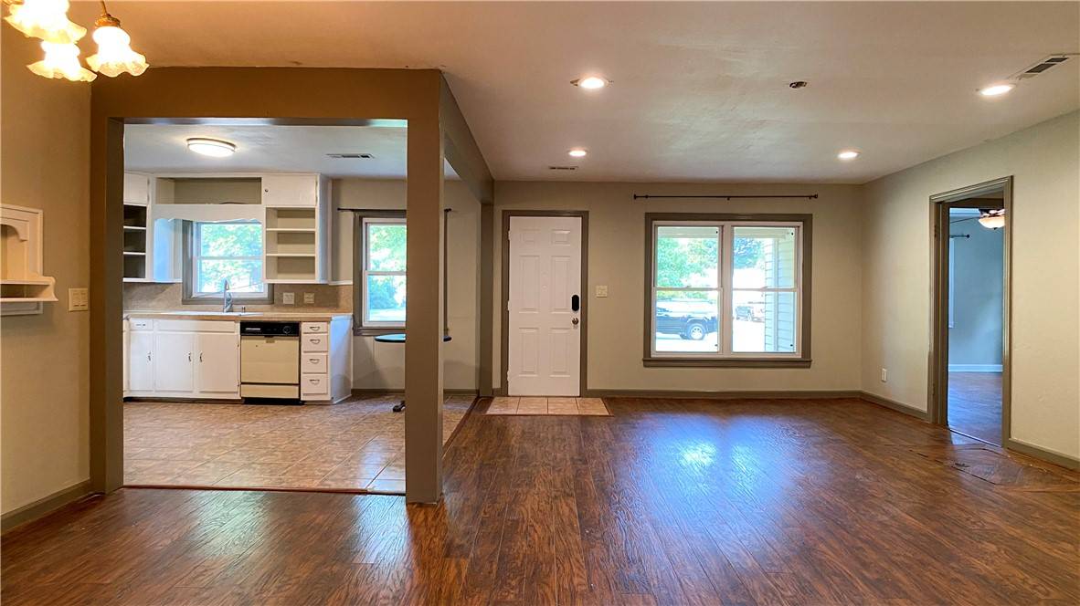 Springdale, AR 72764,618 Maple Dr