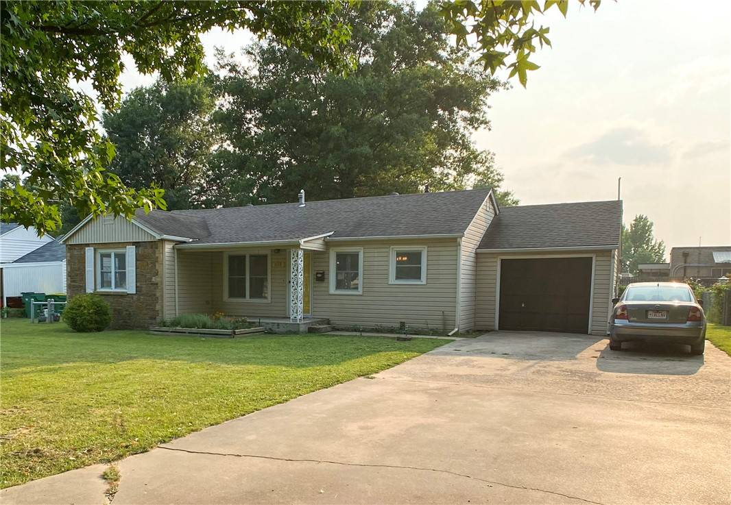 Springdale, AR 72764,618 Maple Dr