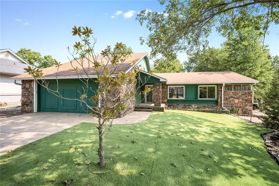 6 Merritt Dr, Bella Vista, AR 72714