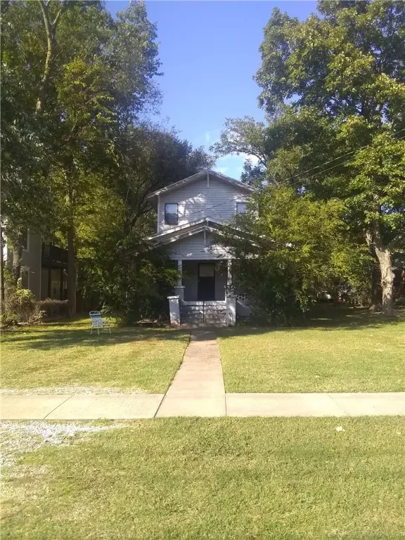 Siloam Springs, AR 72761,305 E Tahlequah St