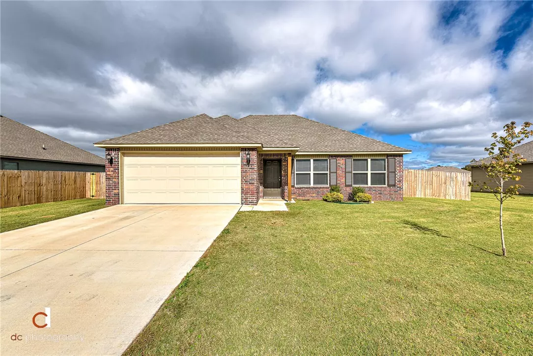 Elkins, AR 72727,992 Maddy St