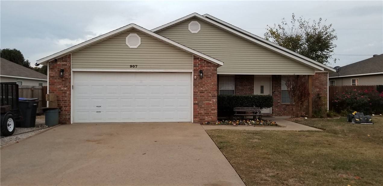 907 W Green Acres Pl, Rogers, AR 72758
