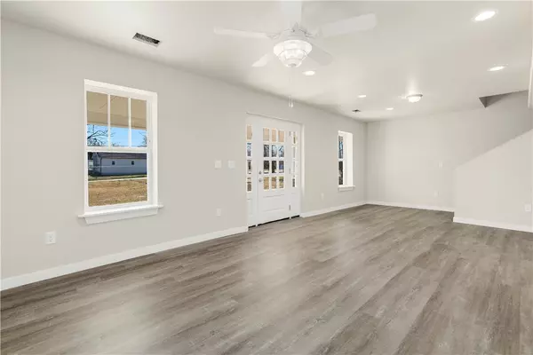 Lincoln, AR 72744,203 E North St