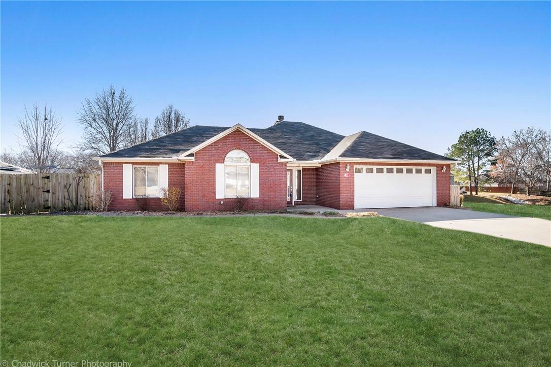 18 Ivy Cir, Bentonville, AR 72712