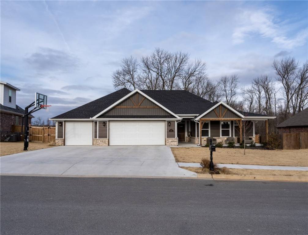 2402 N Carl St, Siloam Springs, AR 72761
