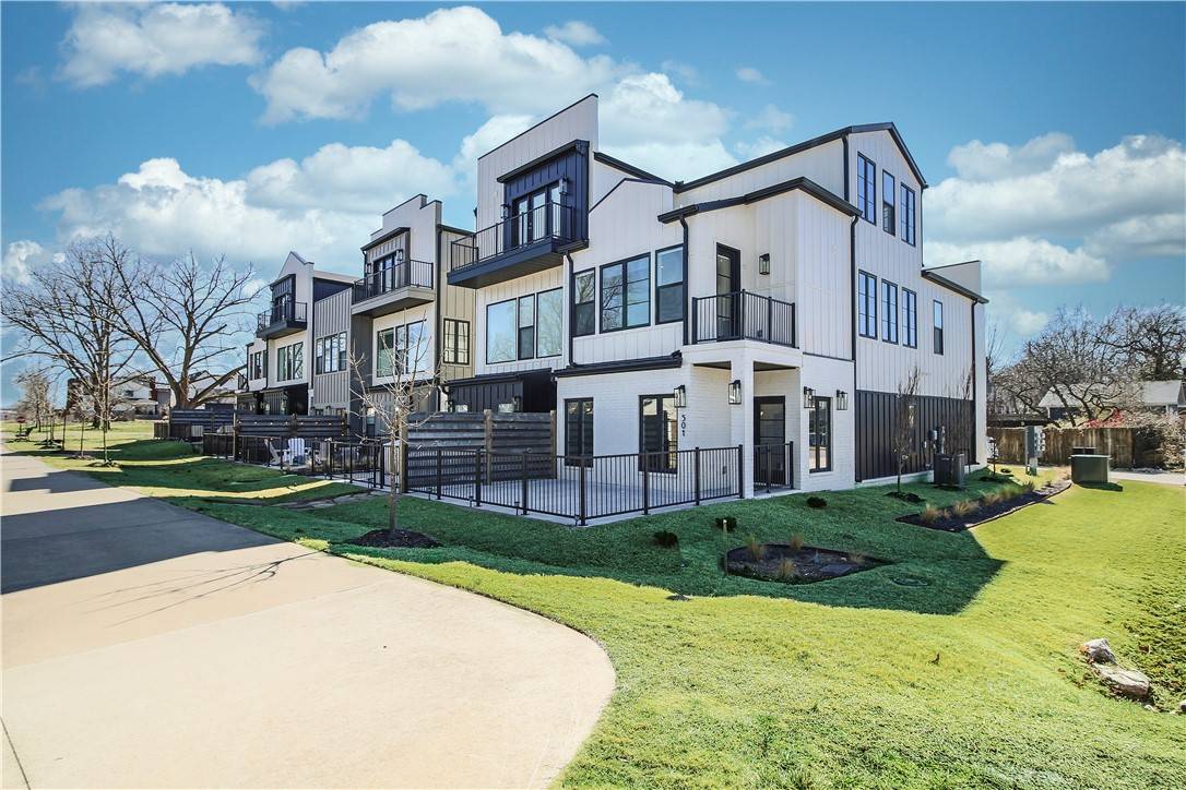 501 SE B St, Bentonville, AR 72712