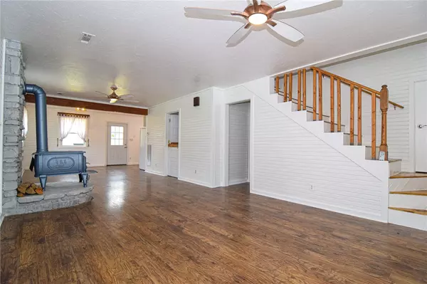 Goshen, AR 72735,410 Jay Ave