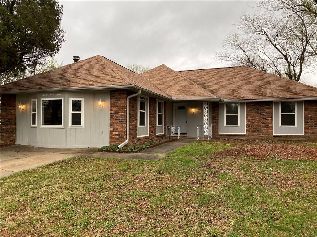 2712 W Highland Cir, Rogers, AR 72756