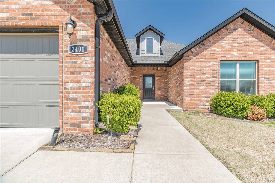 2400 SW Cadwell Ave, Bentonville, AR 72713