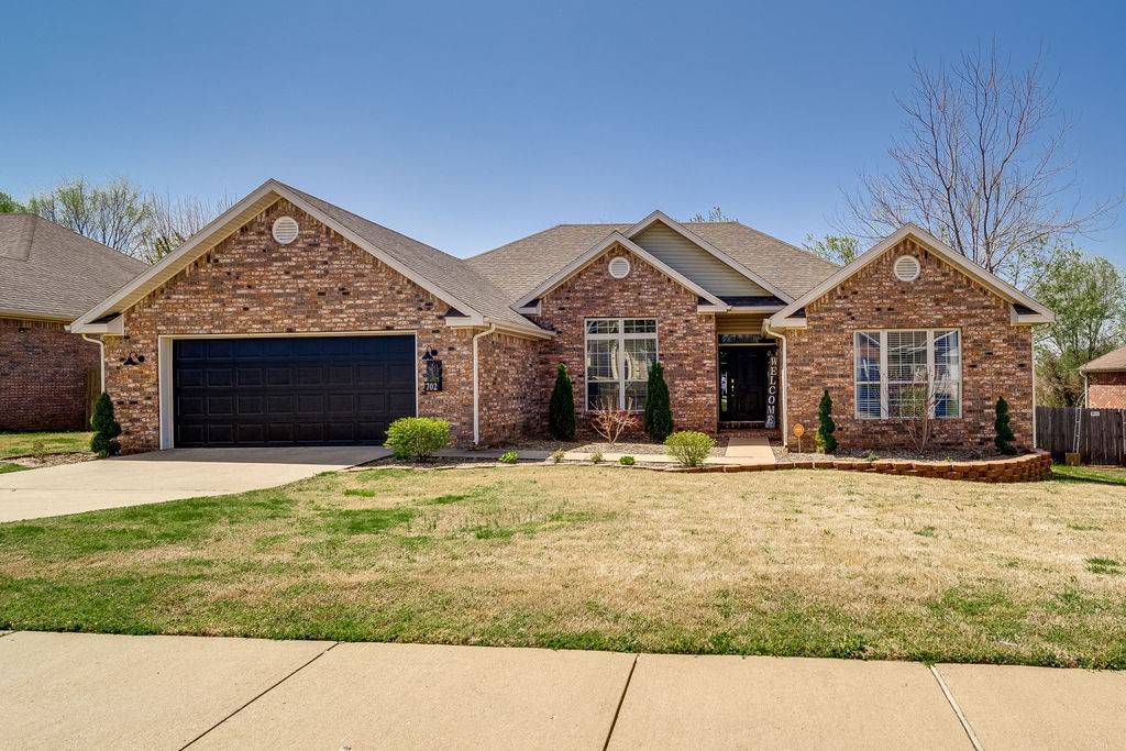 702 Arcadia Dr, Bentonville, AR 72712