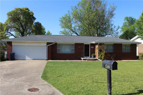 407 Jan Lynn St, Siloam Springs, AR 72761