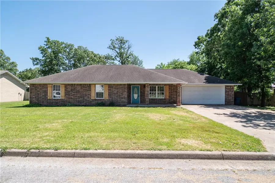 825 Mockingbird Ln, Gentry, AR 72734