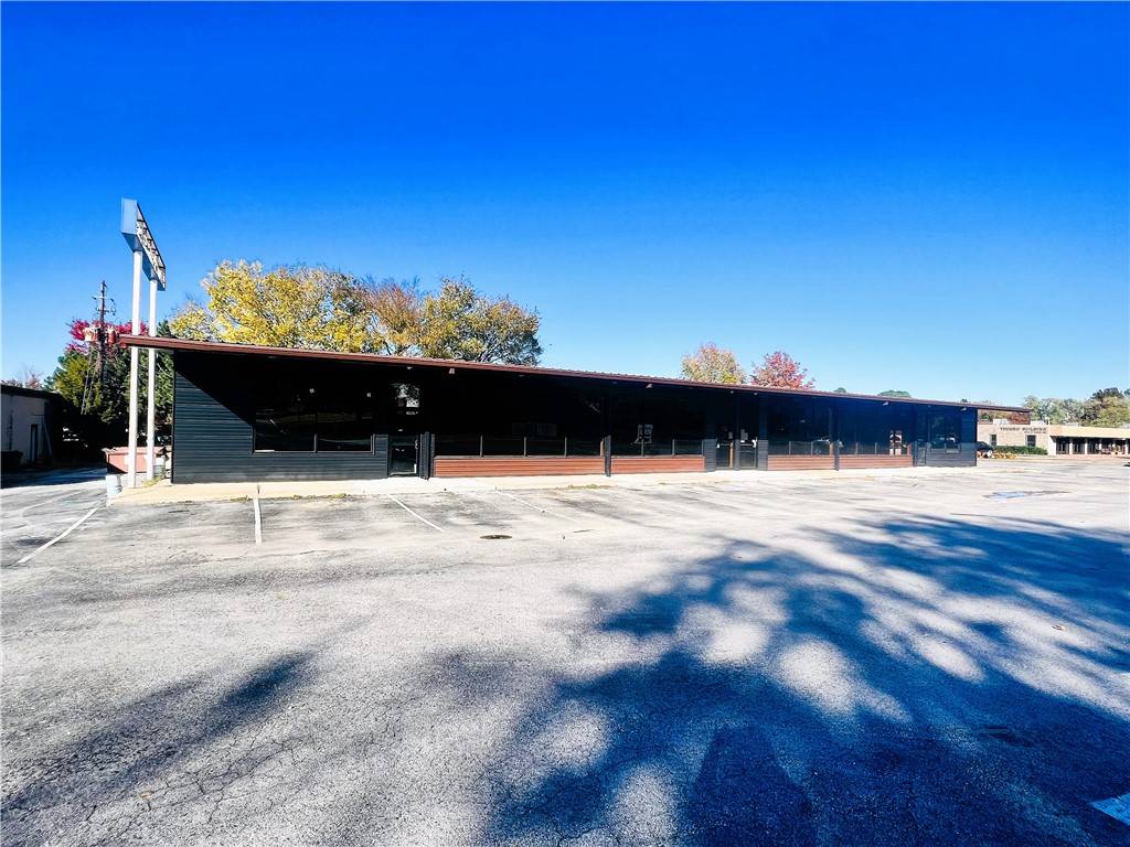 Fayetteville, AR 72703,1010 E Rolling Hills Dr