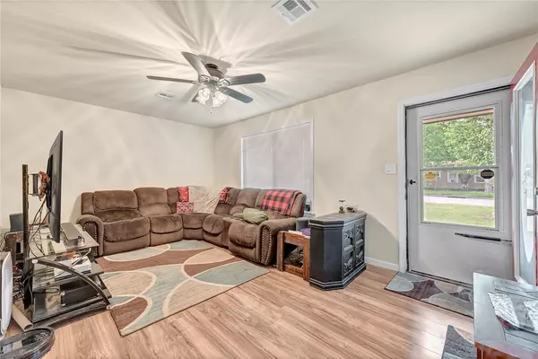 Prairie Grove, AR 72753,412 E Cleveland St