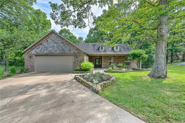 814 Summit Loop, Rogers, AR 72756