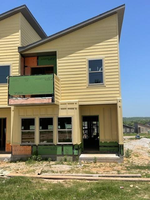 2216 W Moore Ln, Fayetteville, AR 72704