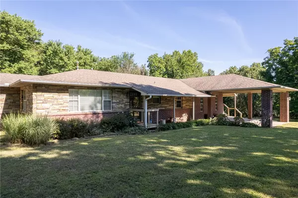 Morrow, AR 72749,16900 Hale Mountain Rd