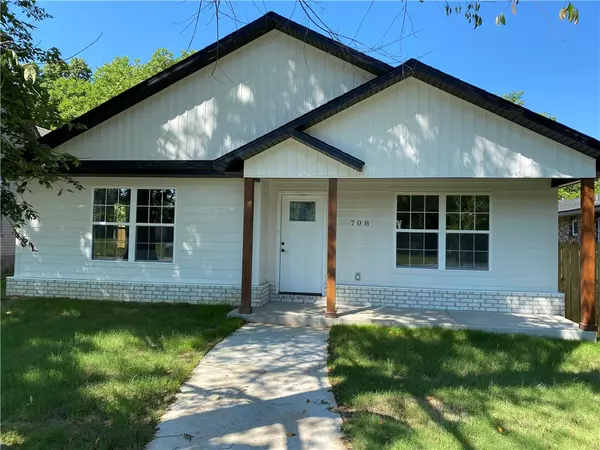 708 Washington St,  Siloam Springs,  AR 72761