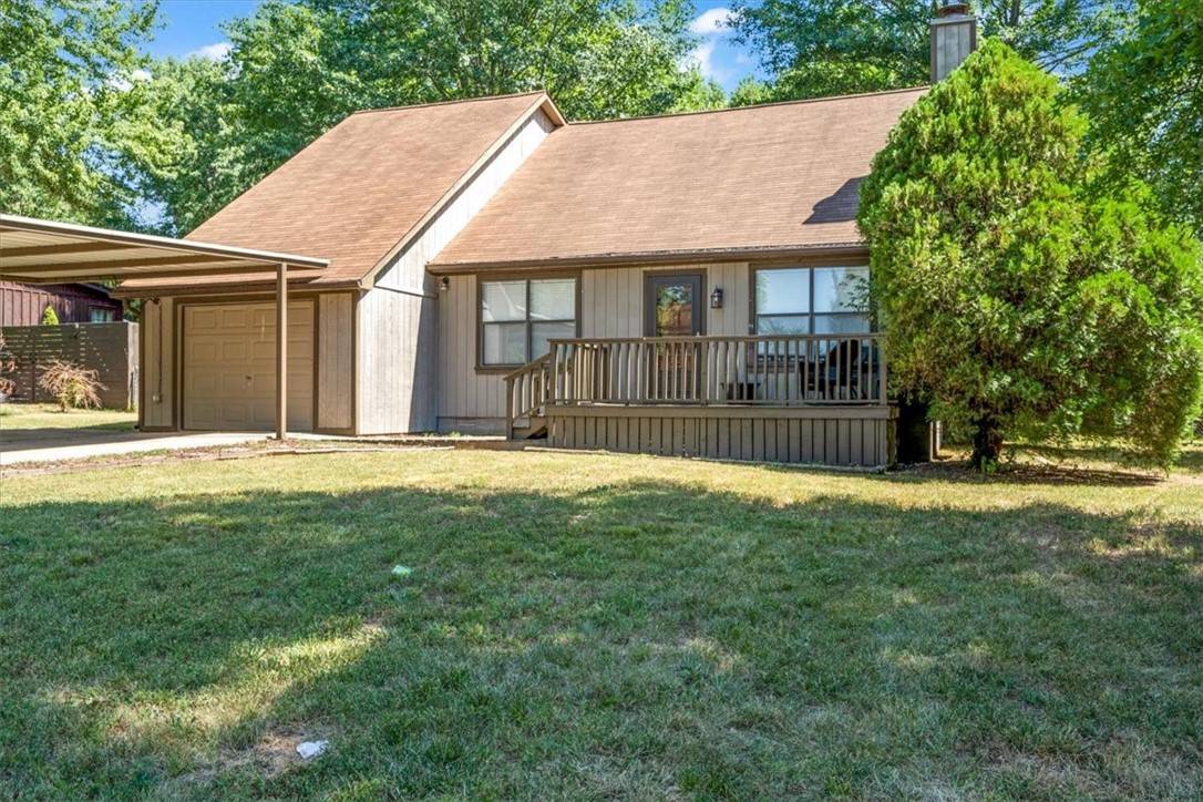 2801 W Quail Dr, Fayetteville, AR 72704
