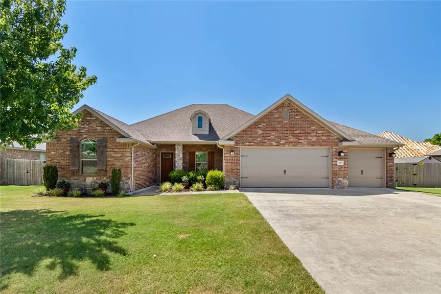 907 Custer St, Prairie Grove, AR 72753