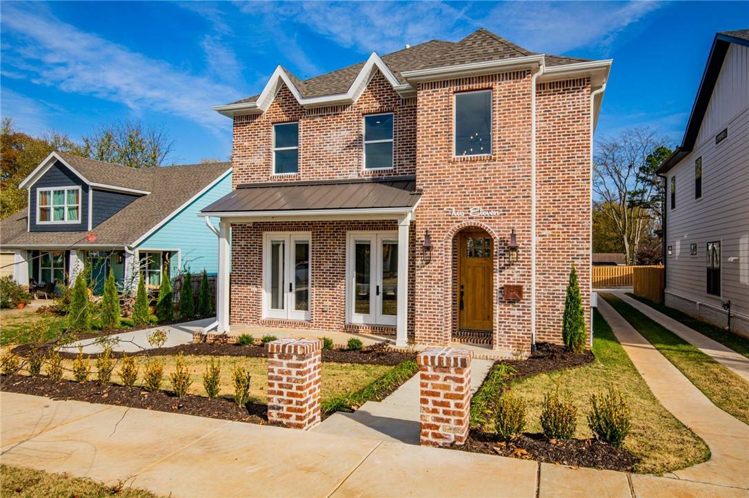 211 SW F St, Bentonville, AR 72712