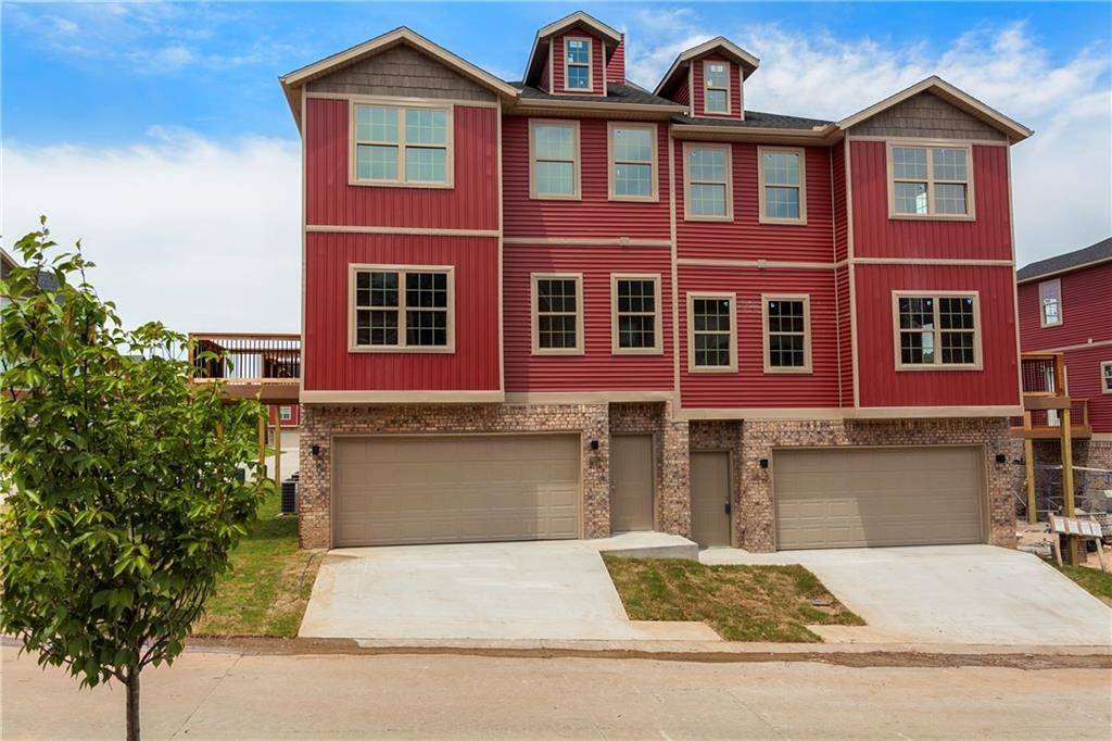 2830 Cottonwillow Rd, Fayetteville, AR 72704