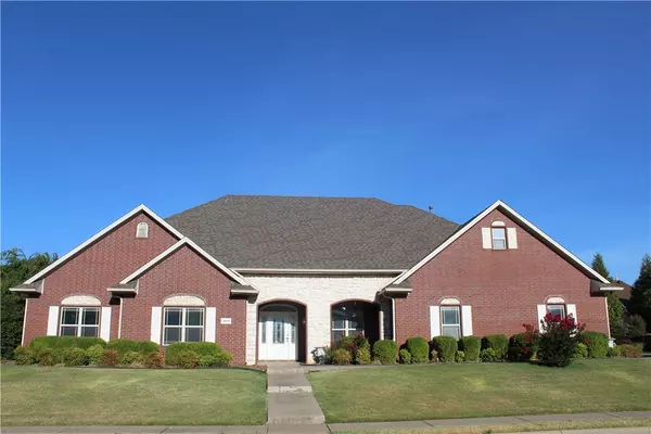 5600 Bent Tree Dr, Rogers, AR 72758