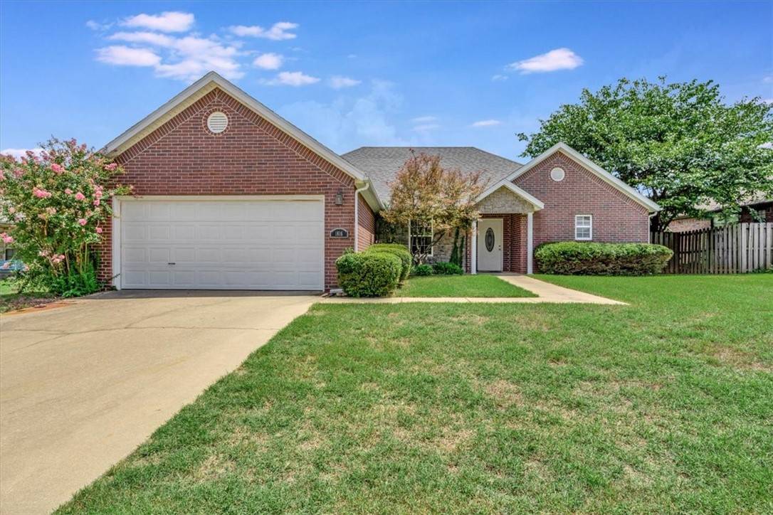 1816 N Fallbrook Way, Fayetteville, AR 72704
