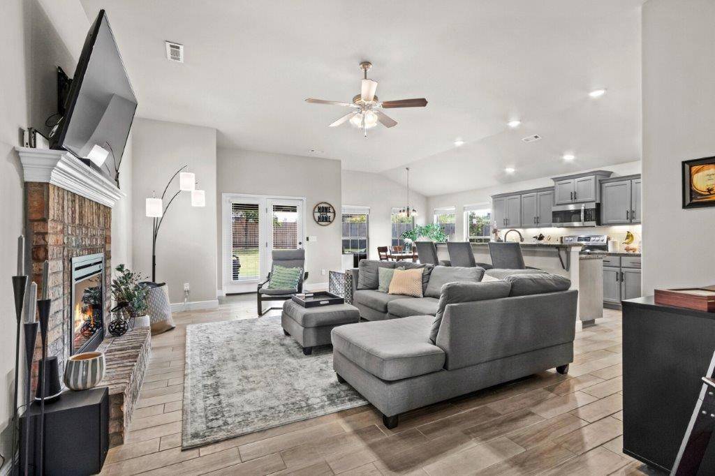 Bentonville, AR 72712,501 Arkansas Black
