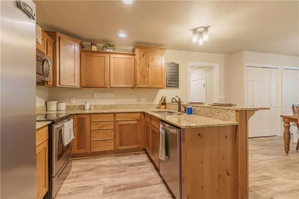 Prairie Grove, AR 72753,728 E Parks St