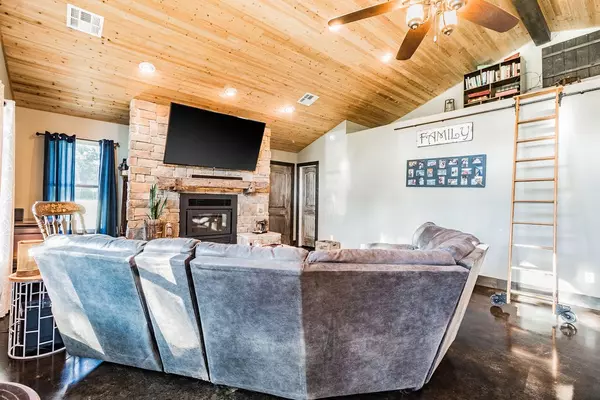 Prairie Grove, AR 72753,10816 Danny Bryan Rd