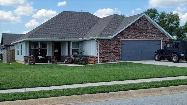 1660 Gallant Fox Ln, Prairie Grove, AR 72753