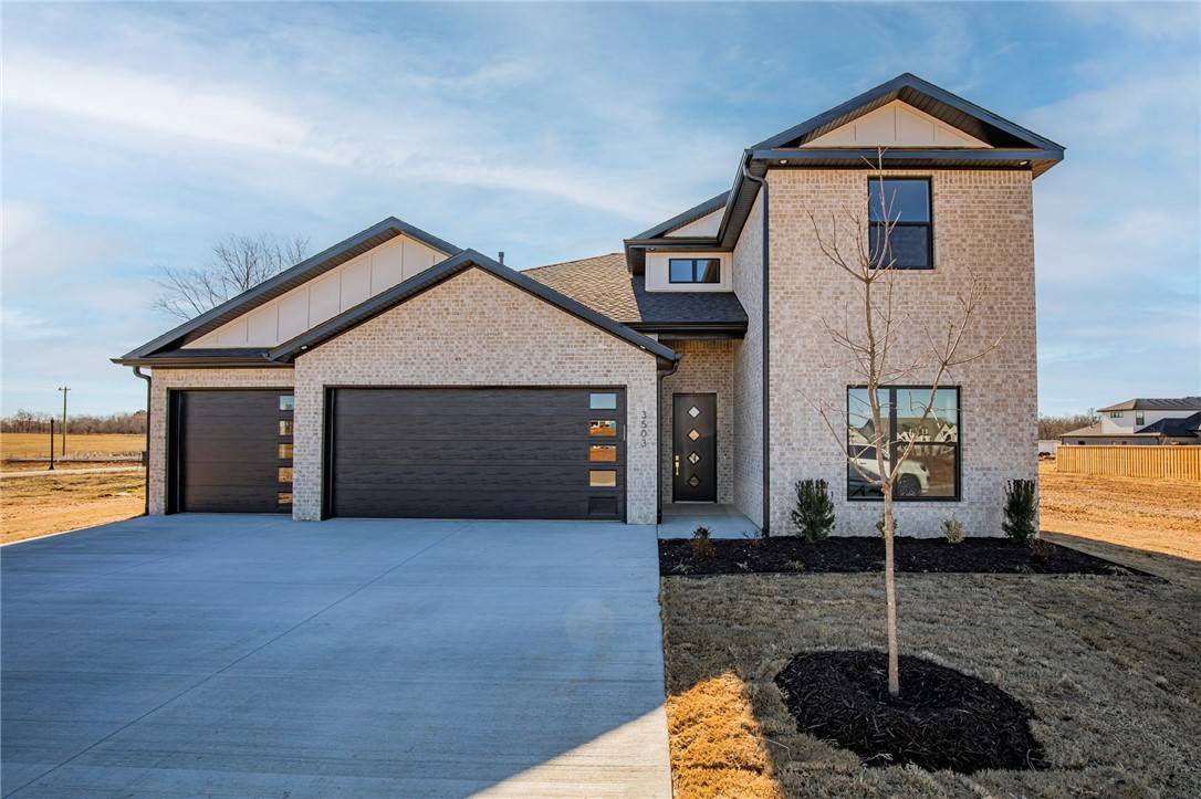 3503 SW Aurora Ln, Bentonville, AR 72713