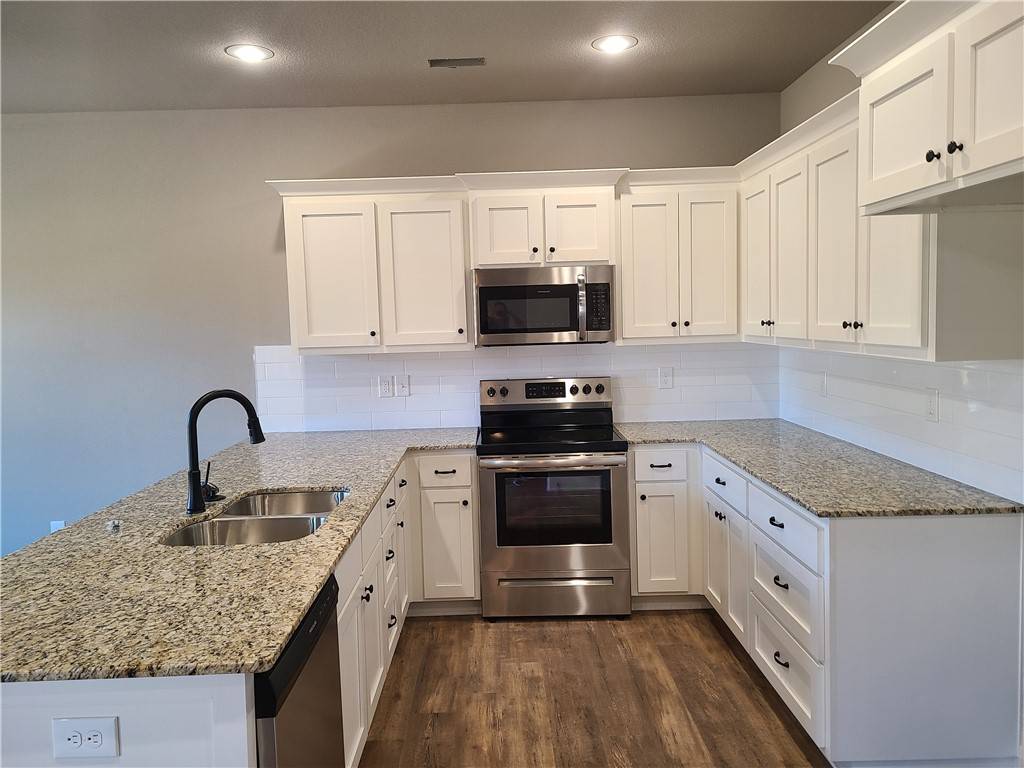 Prairie Grove, AR 72753,872 Pinnacle St