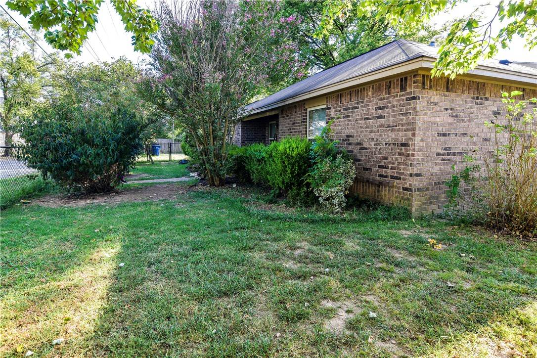 Siloam Springs, AR 72761,220 N Maxwell St