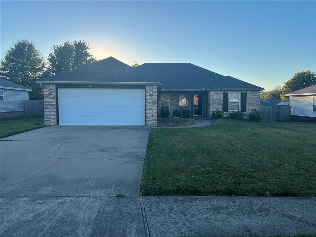 808 Cheyenne Dr, Bentonville, AR 72712
