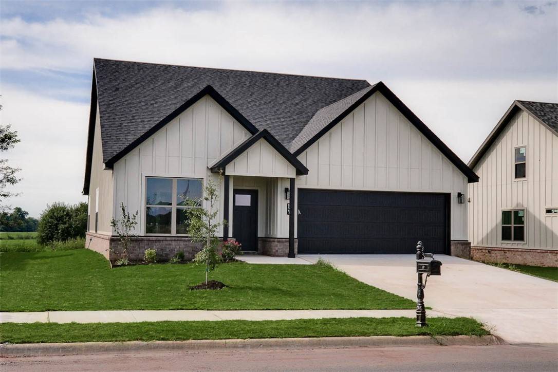1130 Bootleg Rd, Centerton, AR 72719