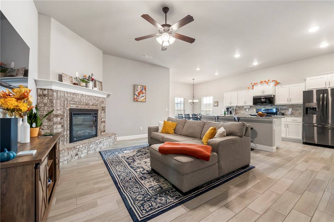 6104 NW Meade St, Bentonville, AR 72713