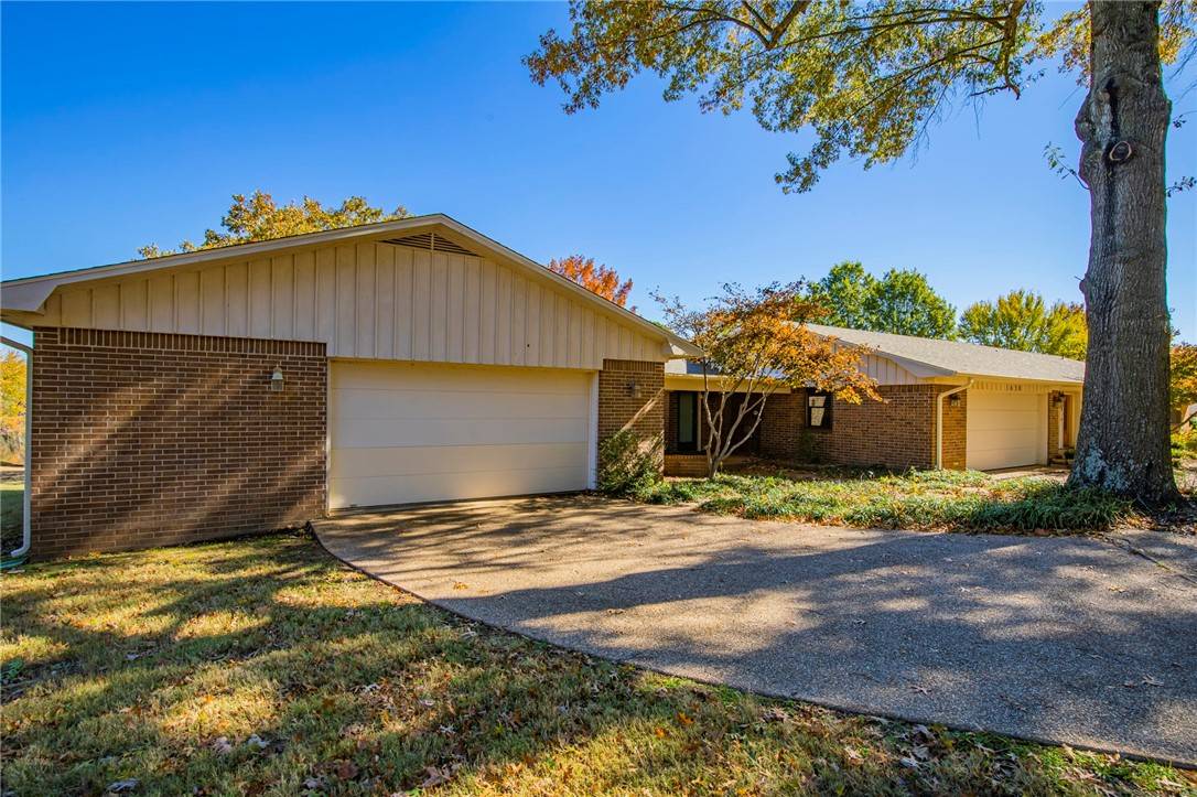 Fayetteville, AR 72701,1630 N Starr Dr