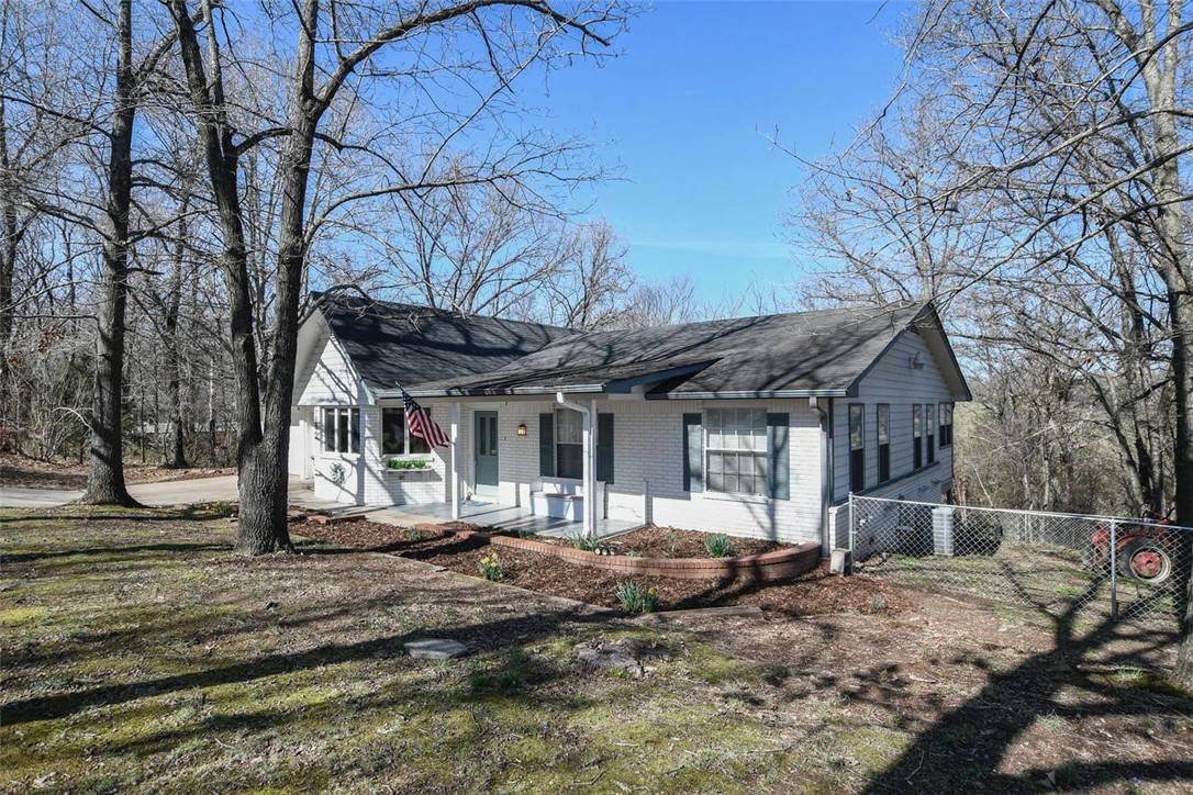16878 Digby Dr, Siloam Springs, AR 72761