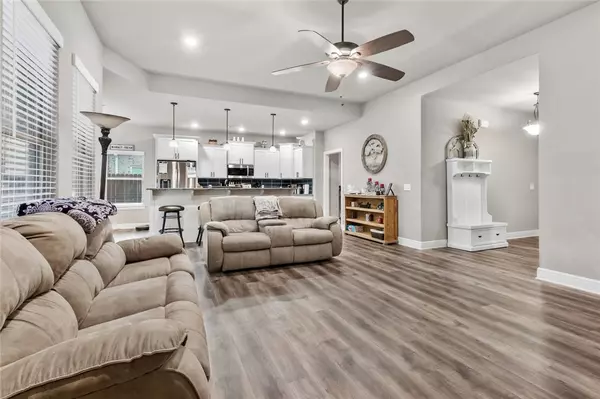 Gentry, AR 72734,113 White Oak St