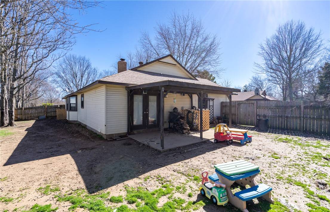 Siloam Springs, AR 72761,498 Sunset Ln
