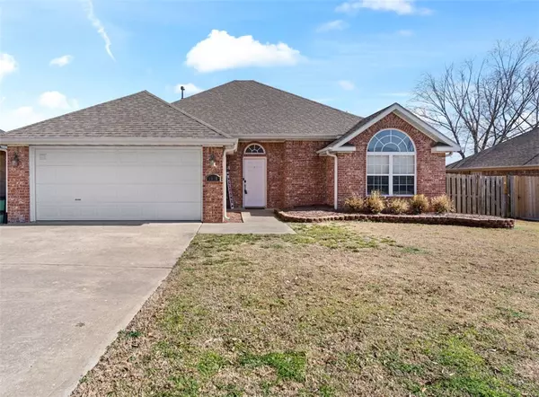 2936 Bluegrass Pl, Fayetteville, AR 72704