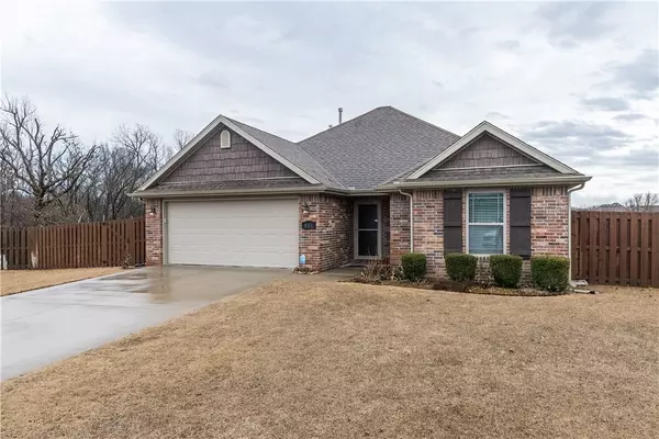 806 E Laura Dr, Rogers, AR 72758