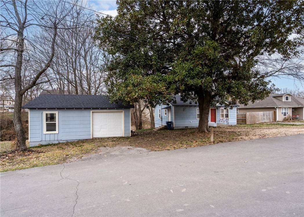 Siloam Springs, AR 72761,510 S College St