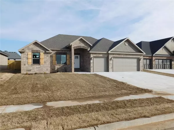 Prairie Grove, AR 72753,922 E Pinnacle St