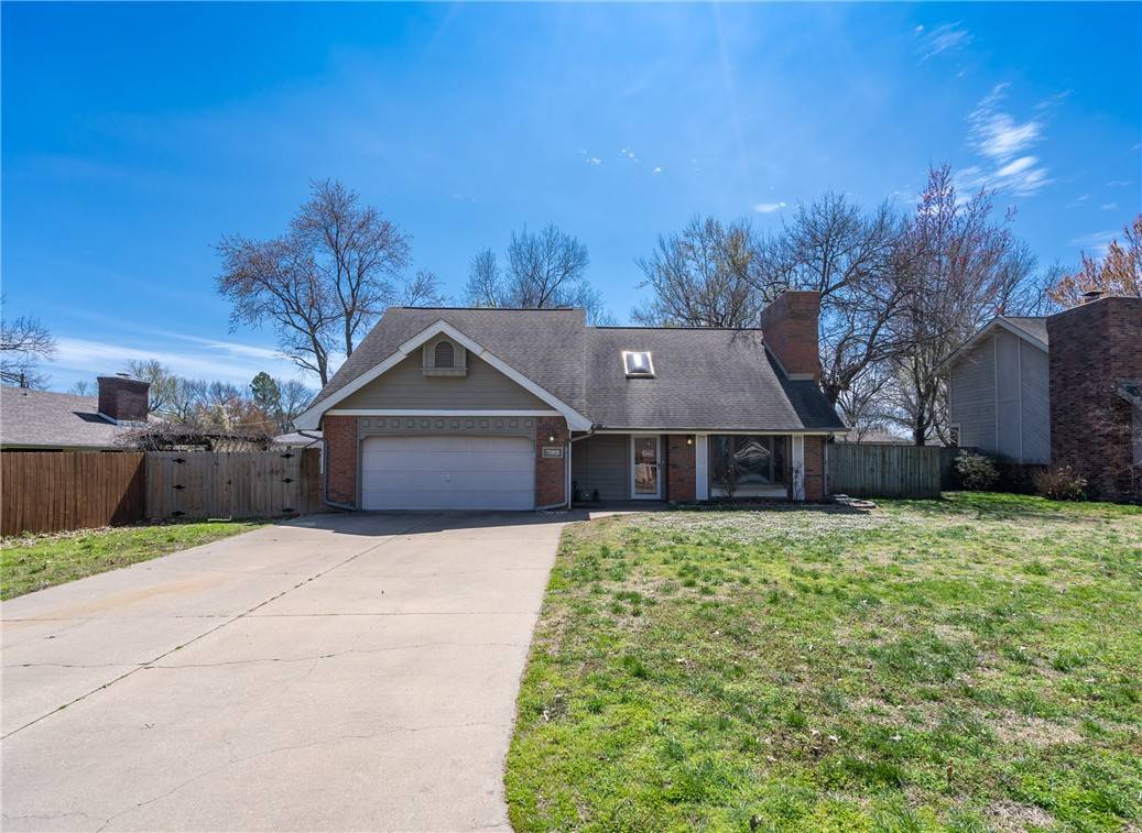 792 W Jefferson St, Siloam Springs, AR 72761