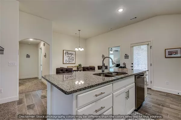 Gentry, AR 72734,204 Oak